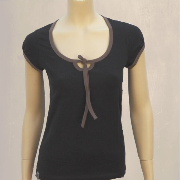 biologisch katoenen T-shirt met contrast bies /  T-shirt with contrast neckbinding