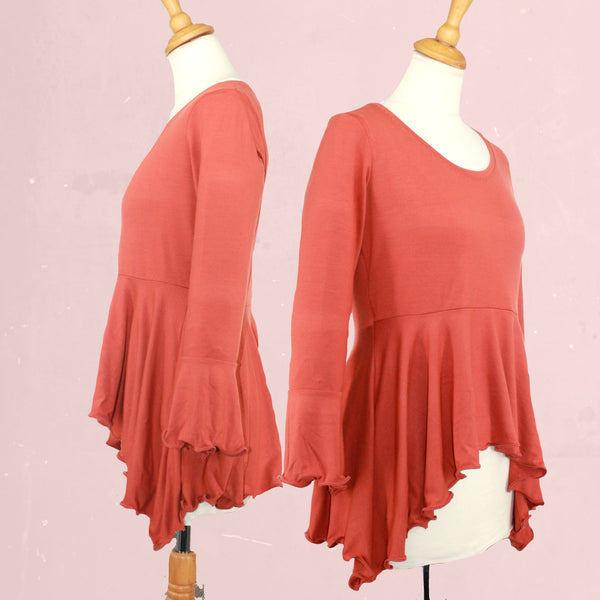 Tencel top met verhoogde taille en uitwaaierende schoot/ Tencel Top in hour glass