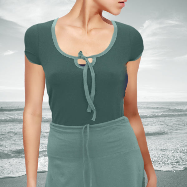 biologisch katoenen T-shirt met contrast bies /  T-shirt with contrast neckbinding