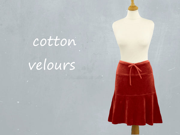 Klokrokje in soepele nicky velours / Billowing skirt in cotton velvet