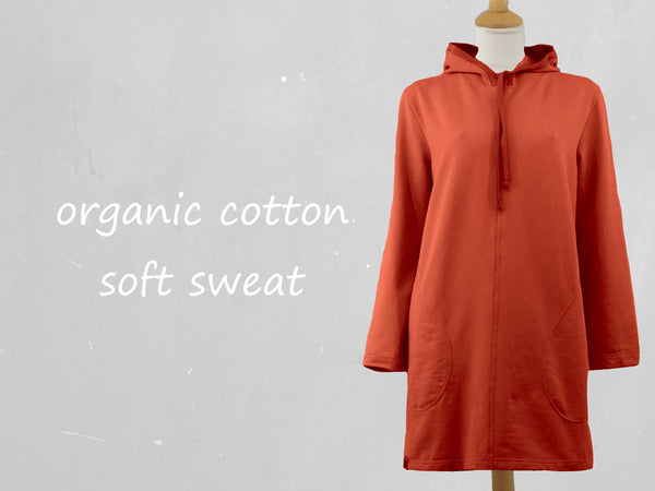 Sweater jurk gemaakt van soft sweat bio katoen/ Sweater dress made of soft brushed organic cotton