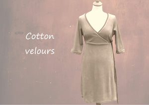 A-lijn velours jurkje met overslag V hals/ A-line velours dress with V neck