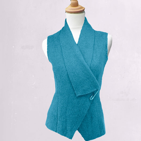 gilet van gekookte wol  /gilet made of boiled wool
