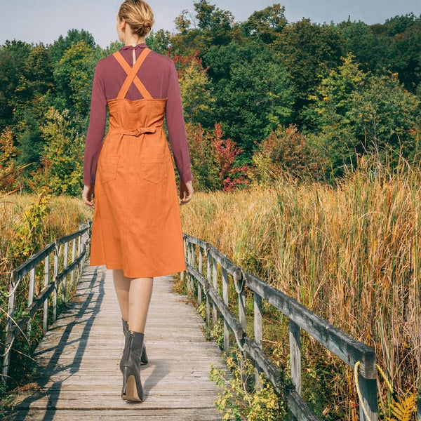 hippe overgooier in katoenen ribcord/ Trendy corduroy  pinafore dress