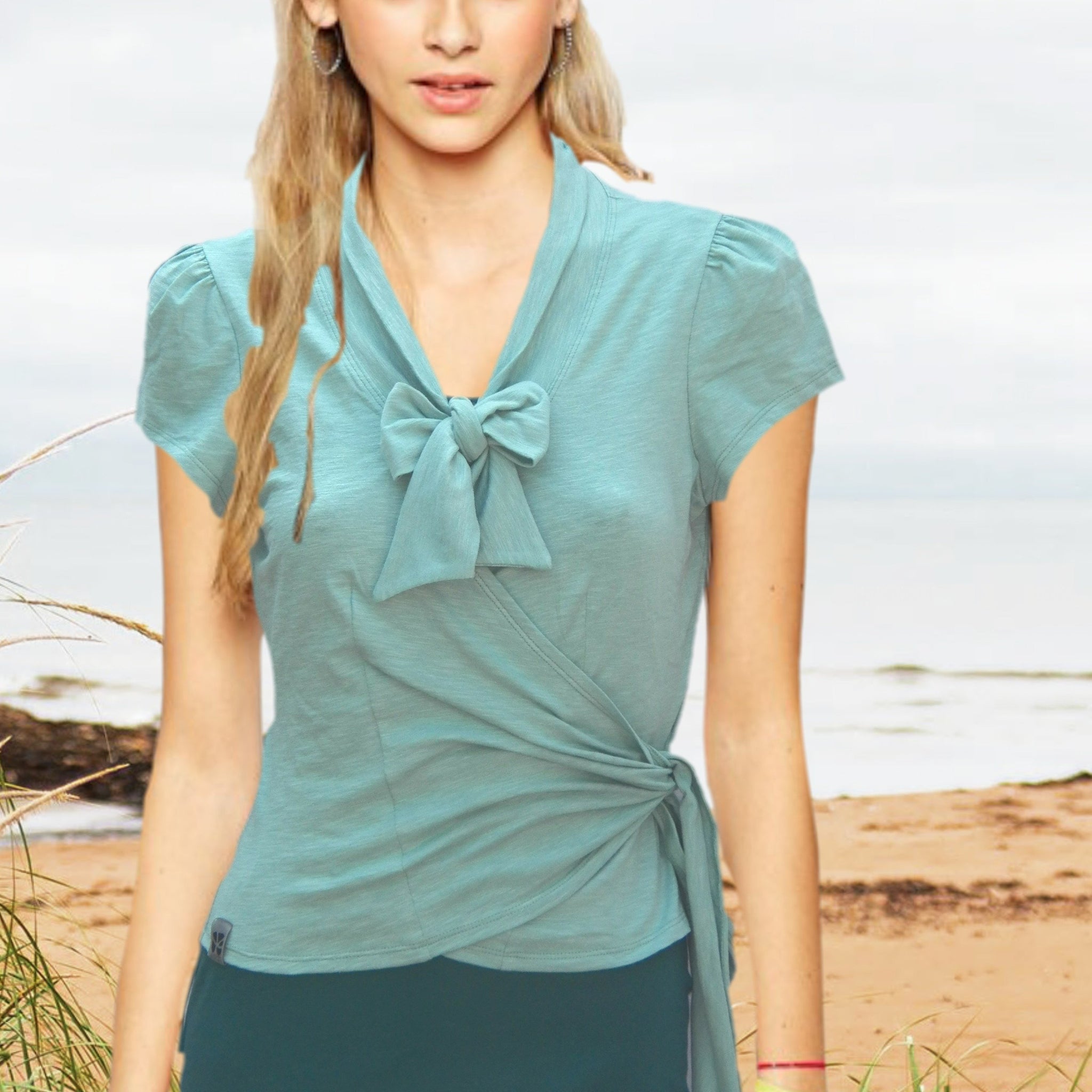 Overslag blouse-vestje van slubtricot/ wrap shirt made of organic cotton slubjersey