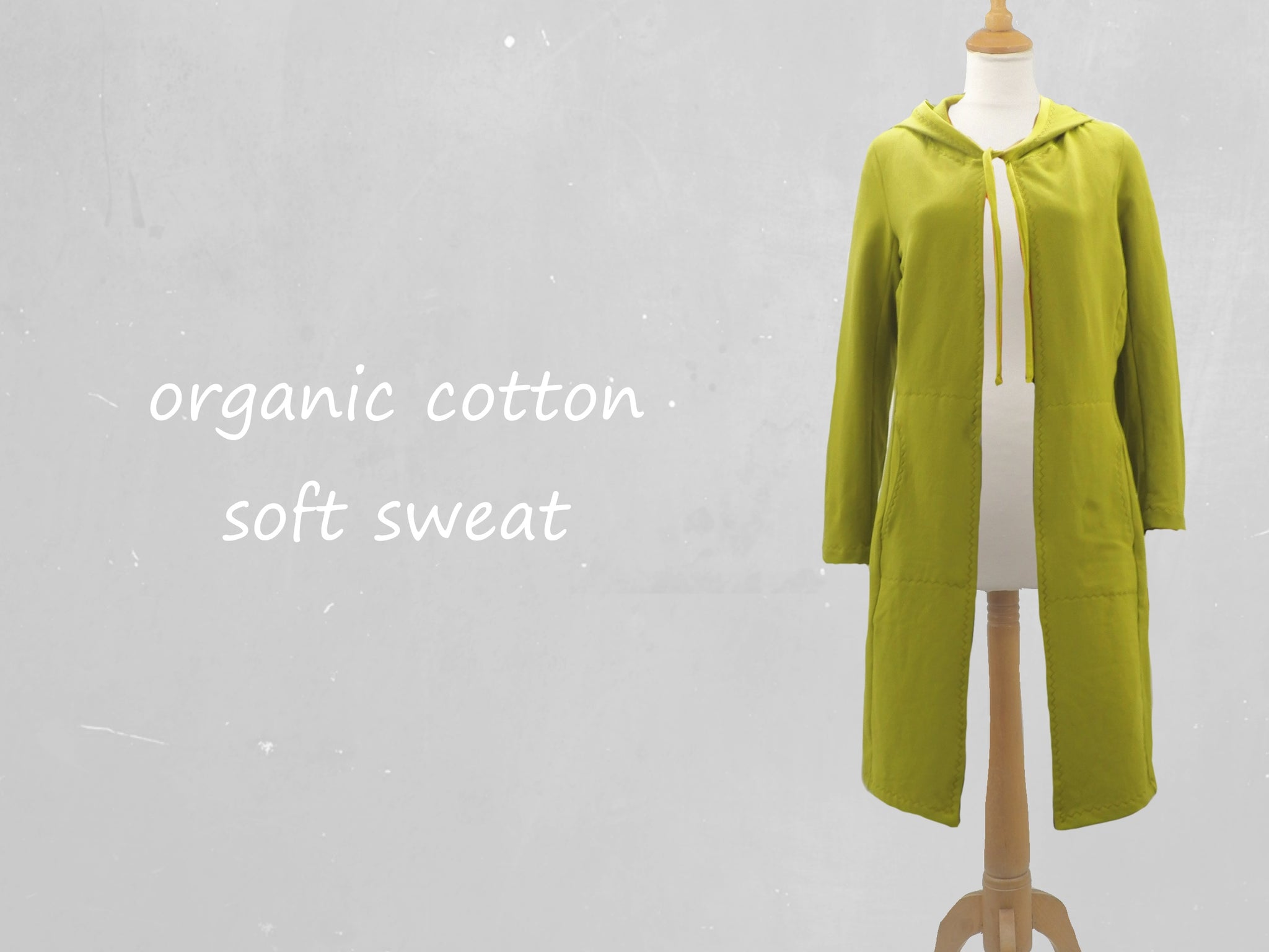 Hooded sweater vest gemaakt van soft sweat bio katoen/ Hooded cardigan made of soft brushed organic cotton