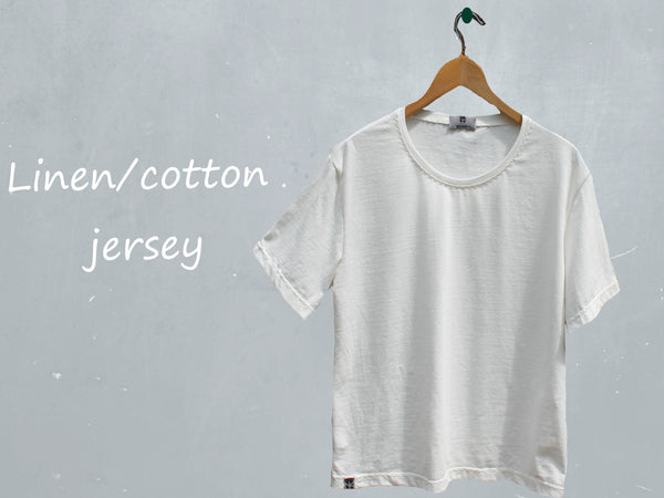 Basic T shirt in linnen- katoen mix / Basic linen- cotton T shirt