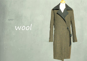 Klassieke wollen mantel met reverskraag / Classic long wool winter coat with lapel collar
